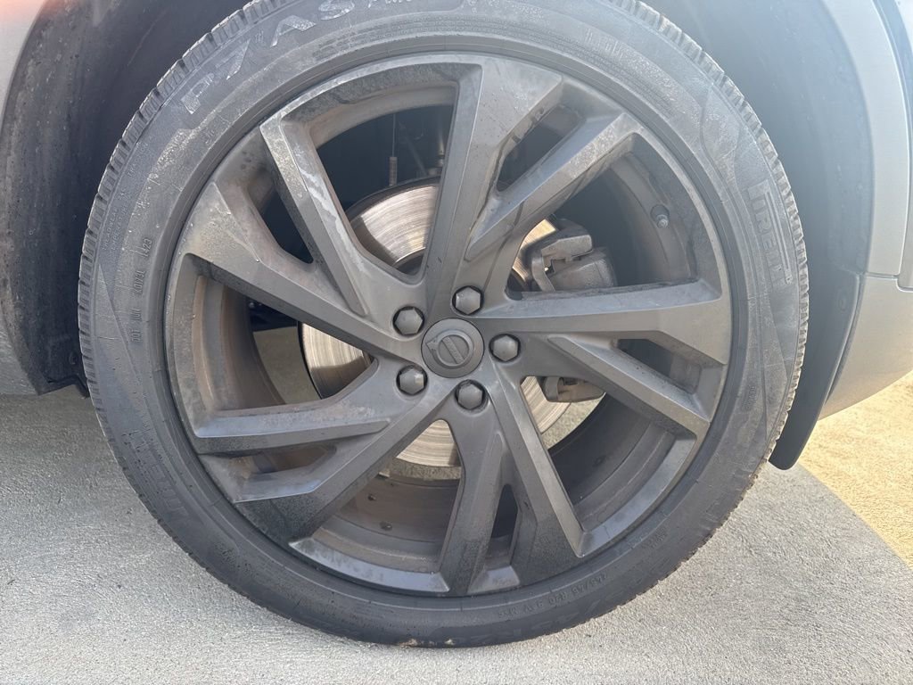 Used 2022 Volvo XC40 T5 R-Design w/ Advanced Package image 4