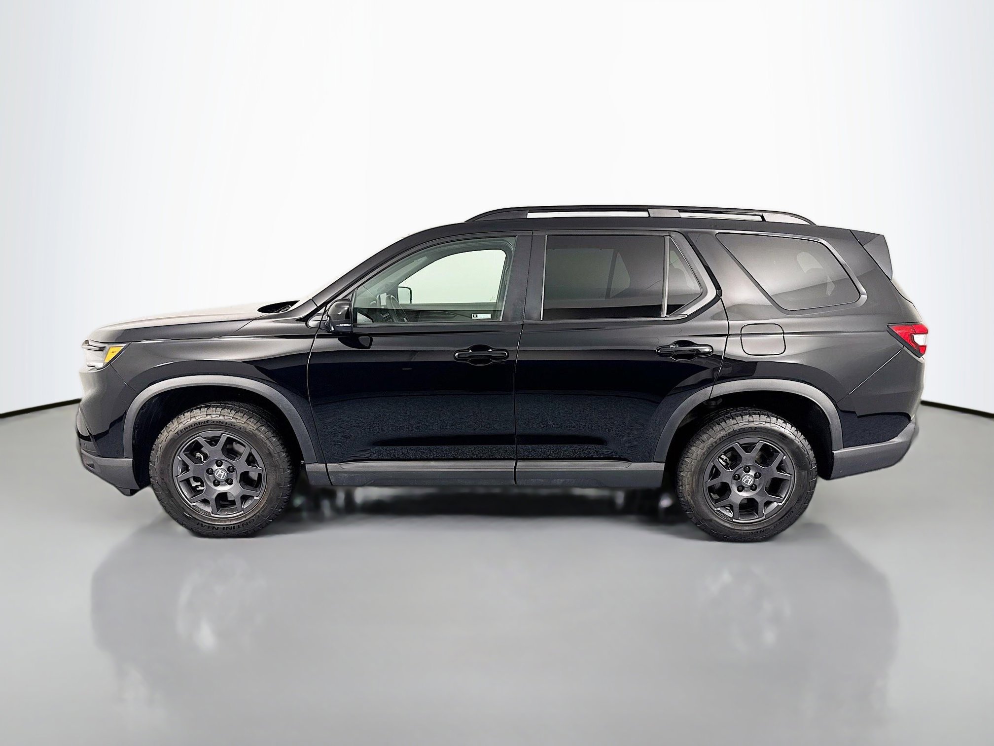 Certified 2025 Honda Pilot TrailSport image 8