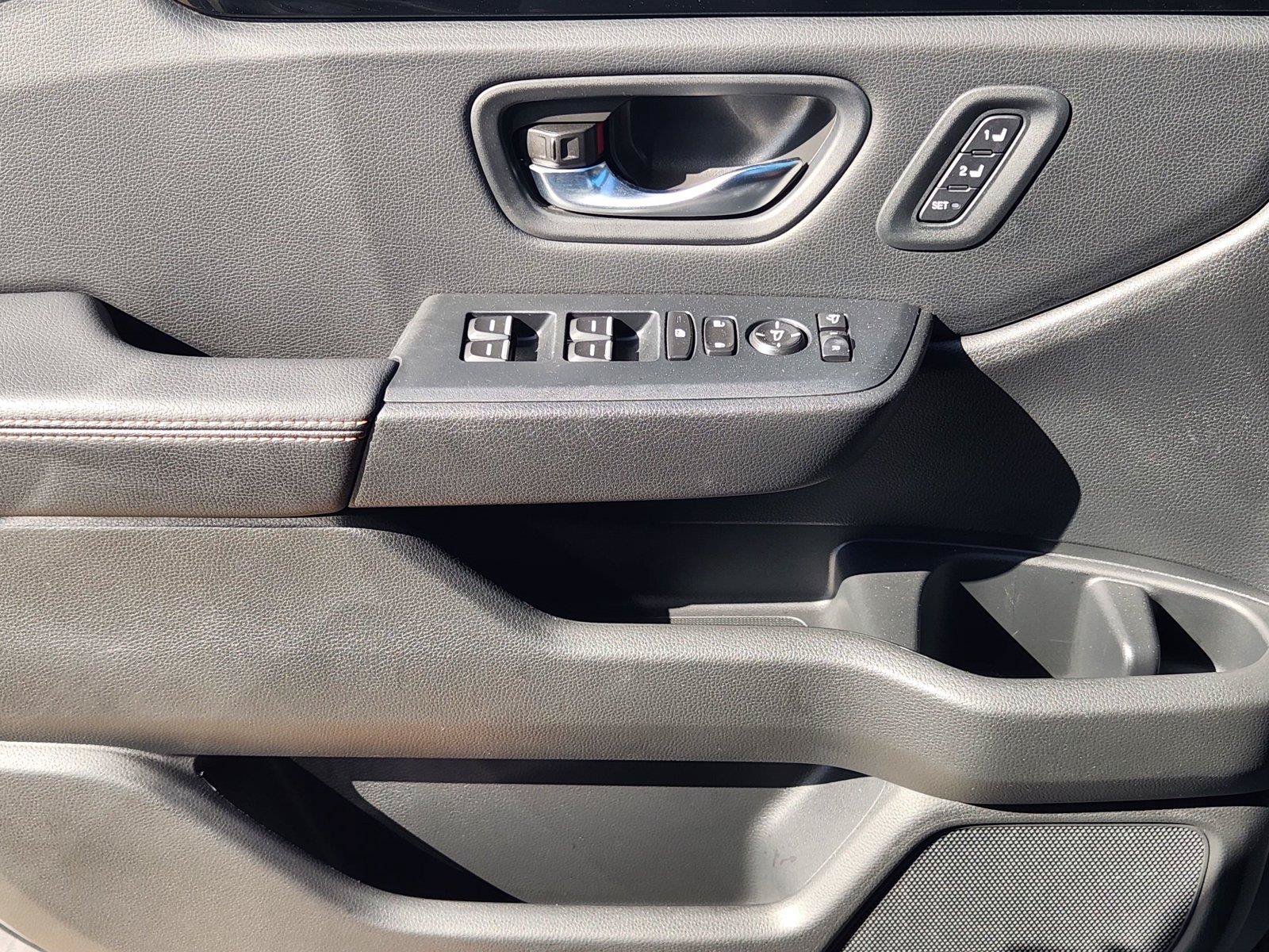 Used 2025 Honda Pilot TrailSport image 17