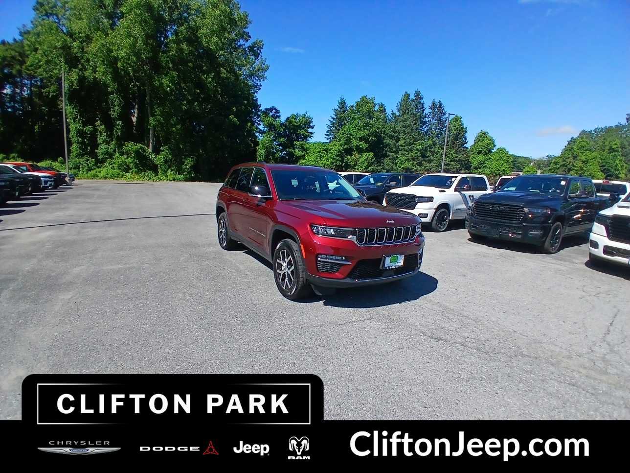 Certified 2023 Jeep Grand Cherokee Limited AWD/4WD image 3