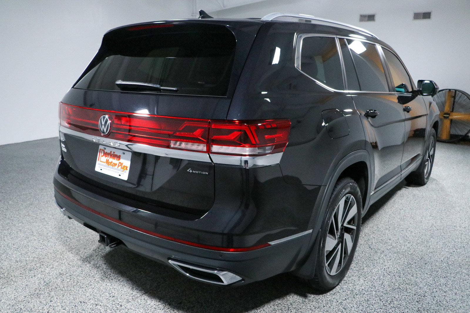 Used 2024 Volkswagen Atlas SEL AWD/4WD image 7