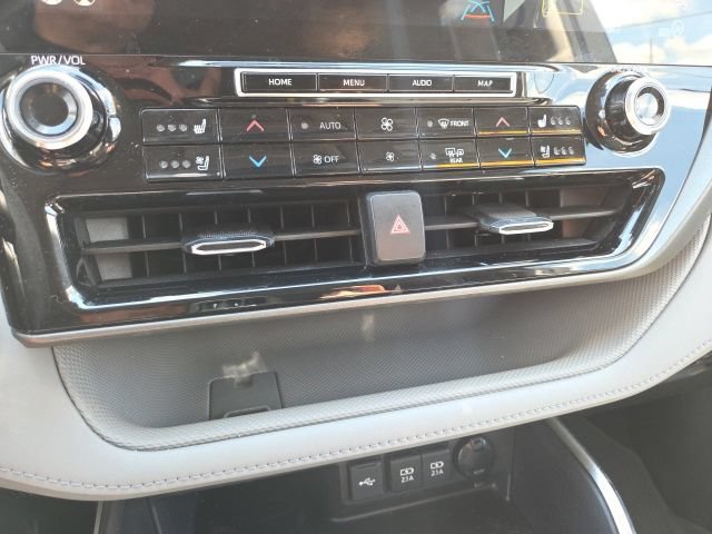 Used 2021 Toyota Highlander Limited AWD/4WD image 19