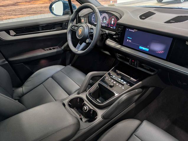 Used 2025 Porsche Cayenne AWD/4WD image 13
