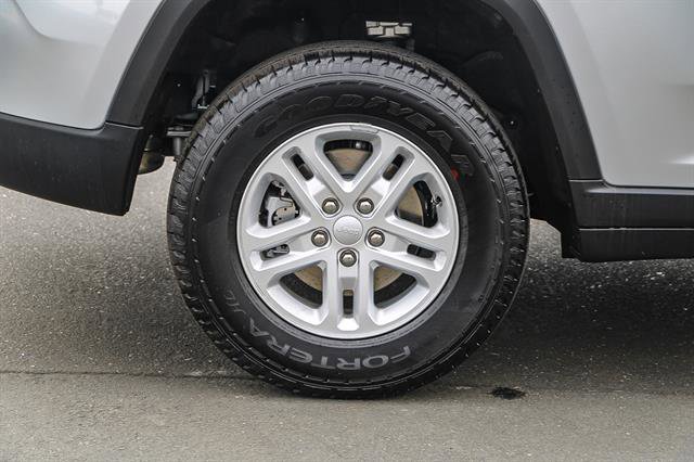 New 2025 Jeep Grand Cherokee Laredo image 9