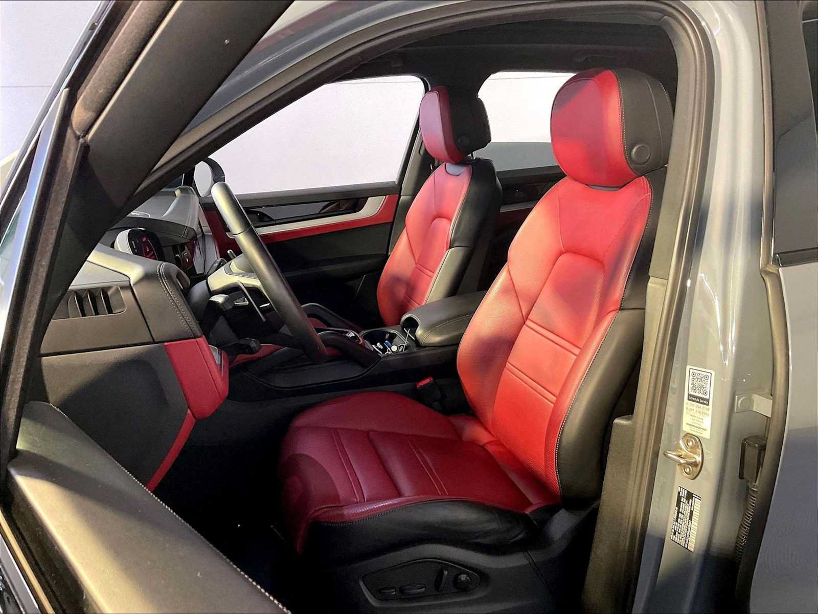 Certified 2024 Porsche Cayenne w/ Premium Package Plus (PFM) AWD/4WD image 5