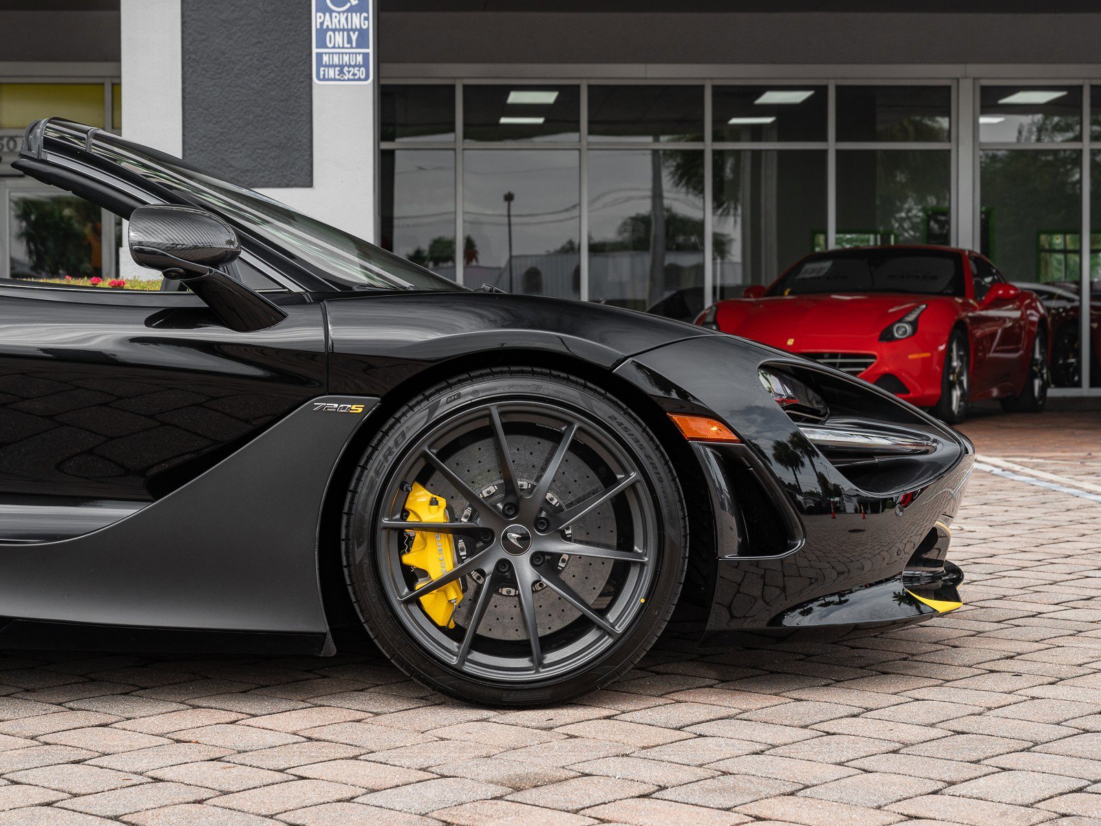 Used 2022 McLaren 720S Spider image 25