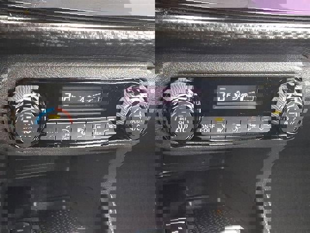 Used 2022 Nissan Kicks SV image 16