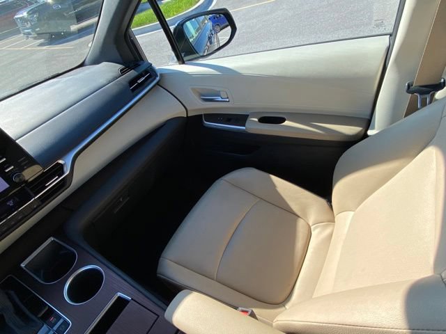 Used 2023 Toyota Sienna XLE FWD image 24