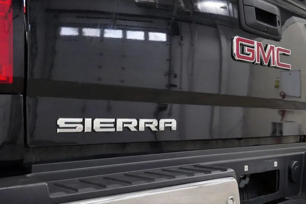 Used 2019 GMC Sierra 2500 SLT w/ Driver Alert Package AWD/4WD image 9