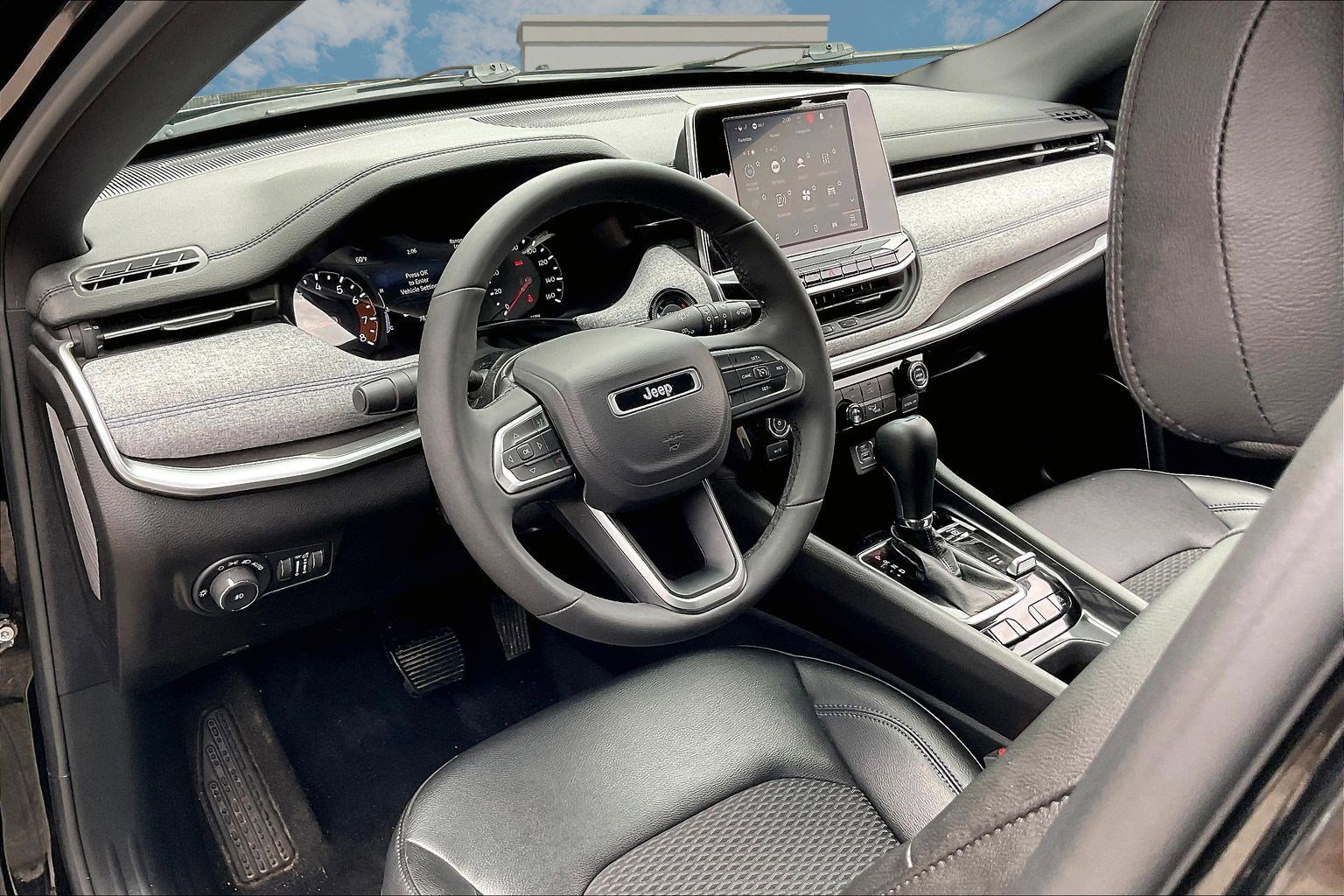 Certified 2025 Jeep Compass Latitude image 13