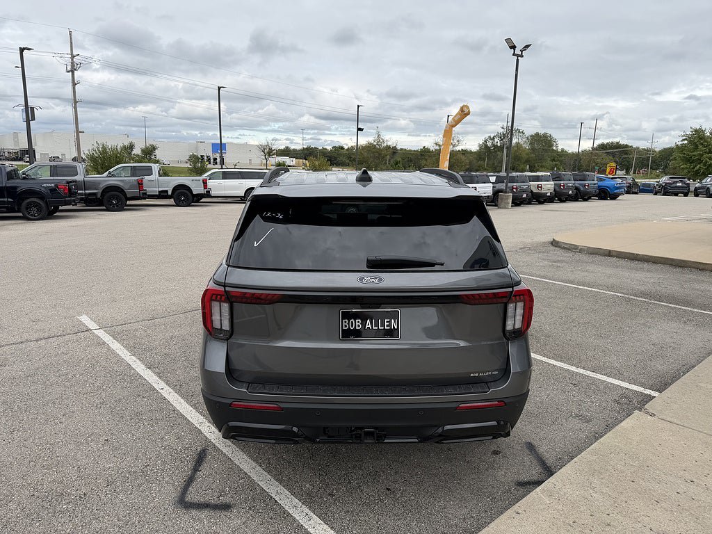 New 2027 Ford Explorer ST-Line w/ Premium Package AWD/4WD image 4
