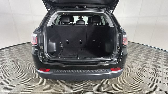 Used 2022 Jeep Compass Latitude FWD image 26