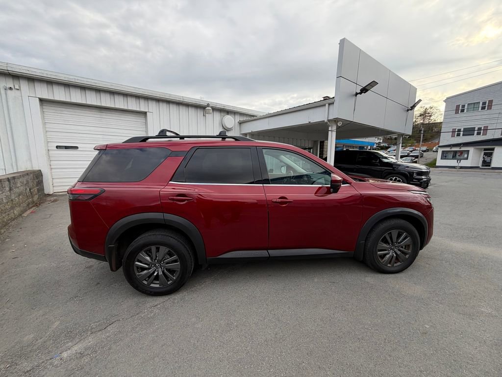 Used 2024 Nissan Pathfinder SV AWD/4WD image 6