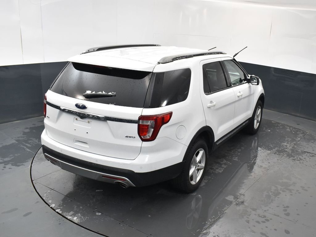 Used 2017 Ford Explorer XLT image 25