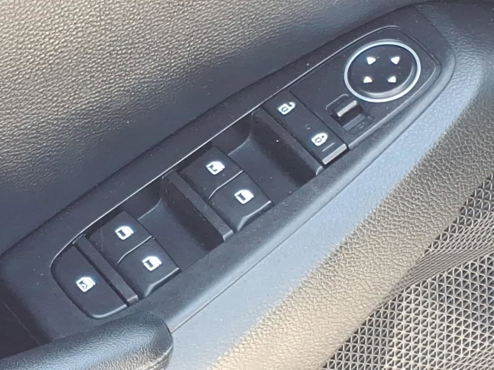 Used 2021 Kia Seltos S FWD image 14