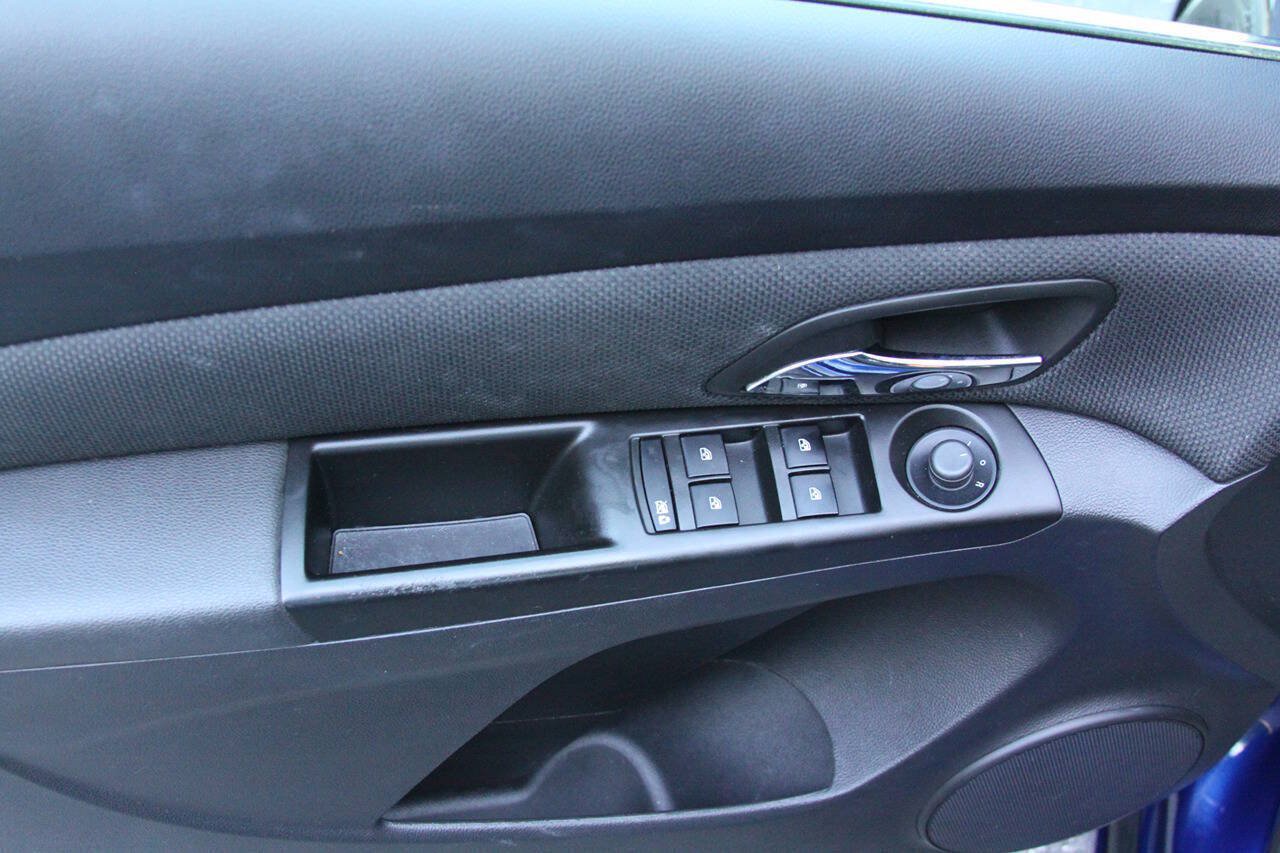 Used 2012 Chevrolet Cruze LT FWD image 30