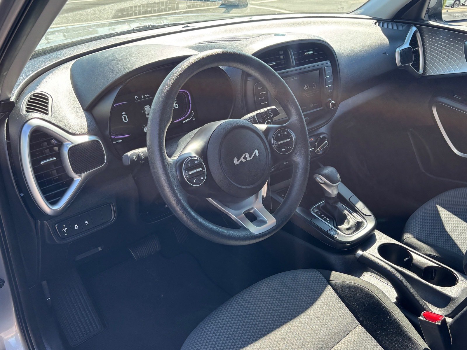 Used 2025 Kia Soul LX w/ LX Technology Package FWD image 20