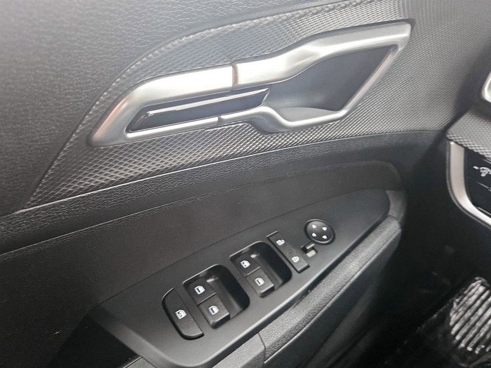 Used 2025 Kia Sportage LX image 22