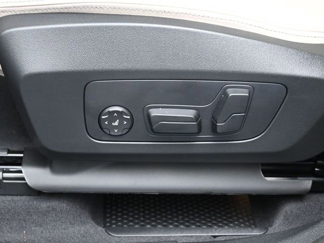 New 2025 BMW X1 xDrive28i w/ Premium Package image 18