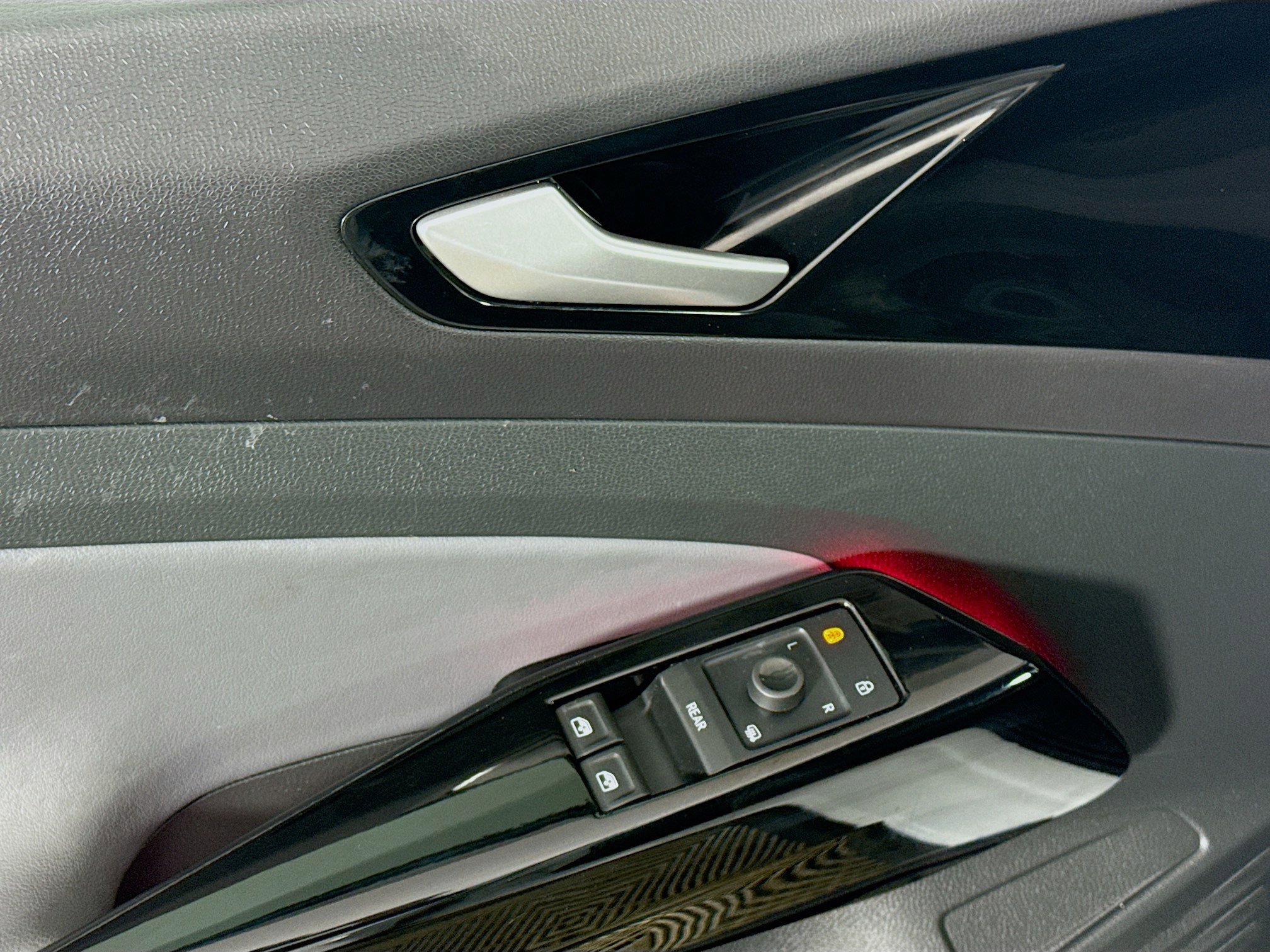 Used 2021 Volkswagen ID.4 Pro w/ ID.4 Protection Package image 24