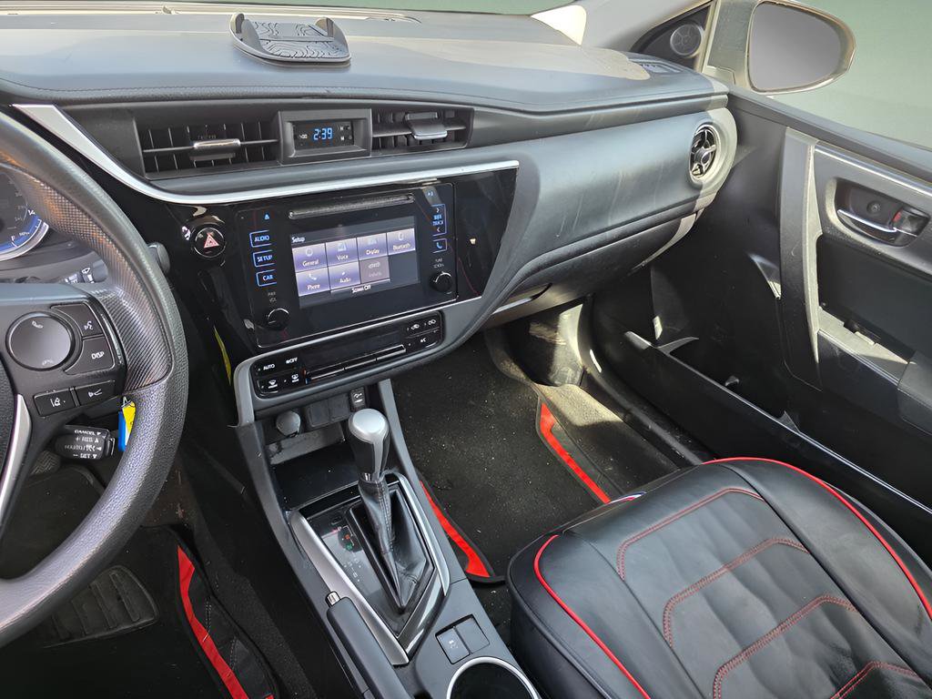 Used 2018 Toyota Corolla LE image 27