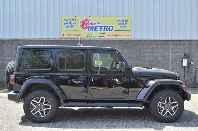 New 2025 Jeep Wrangler Sahara image 9