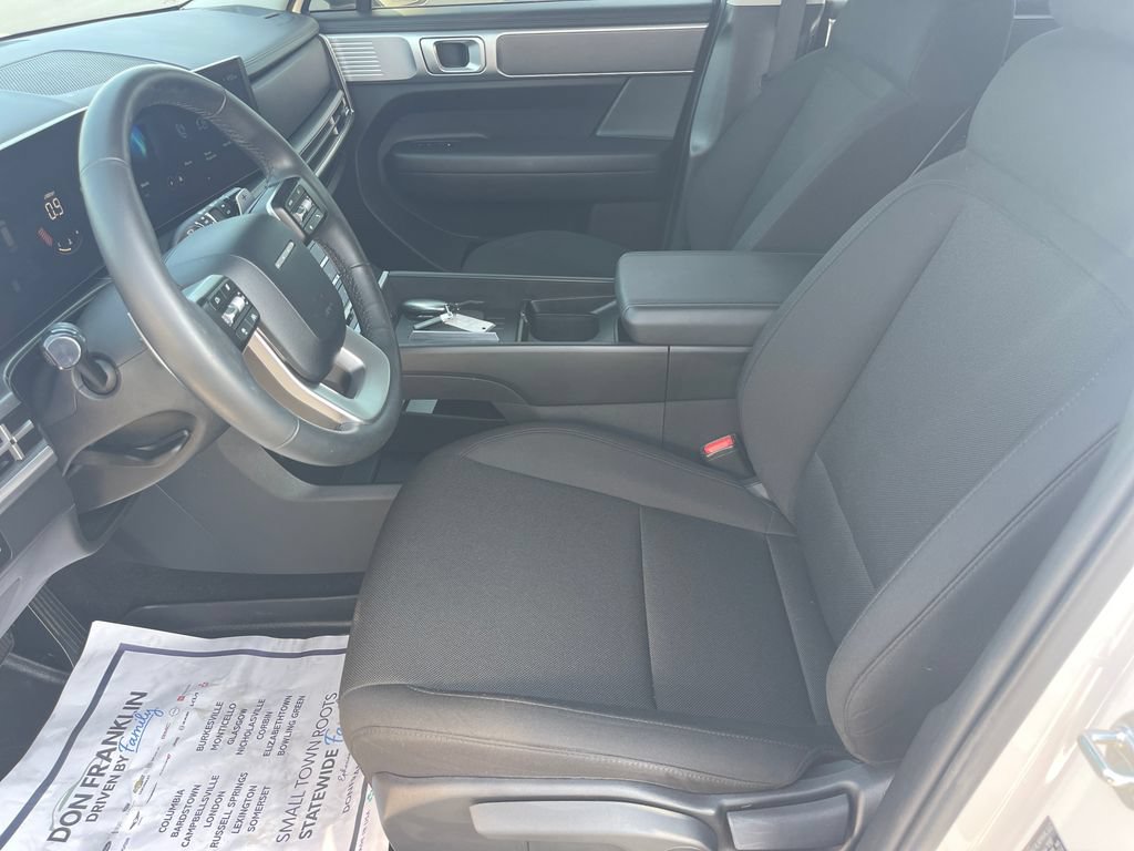 Used 2025 Hyundai Santa Fe SE AWD/4WD image 13