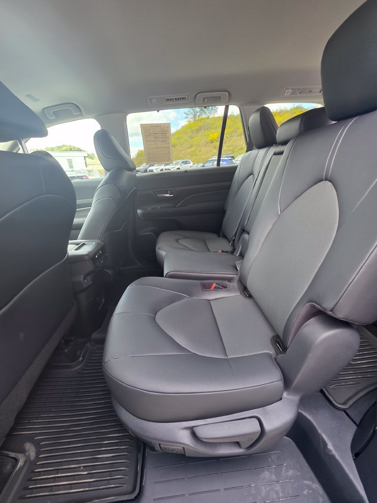Used 2025 Toyota Grand Highlander FWD image 9
