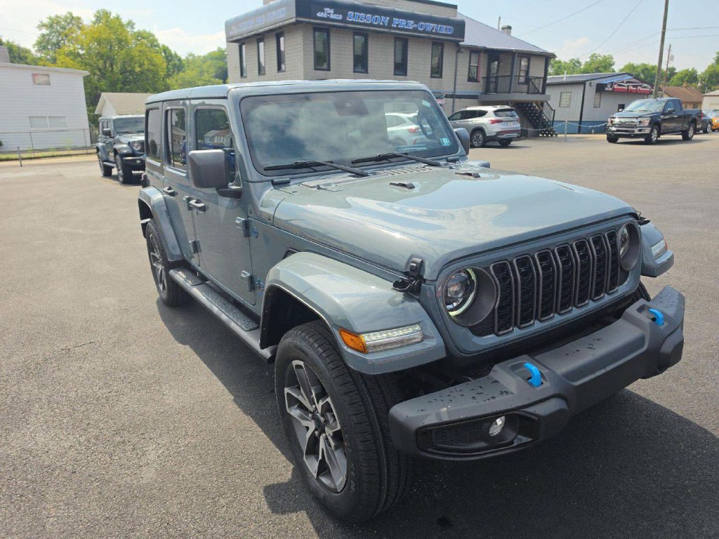 Used 2024 Jeep Wrangler Unlimited AWD/4WD image 3