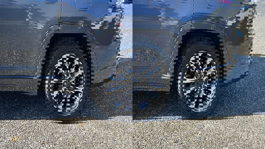 Used 2023 Jeep Grand Cherokee L Overland image 9