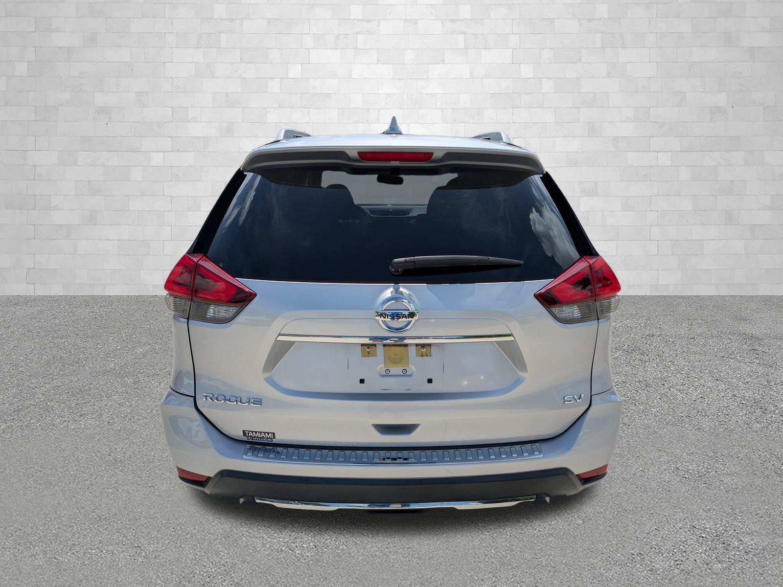 Used 2018 Nissan Rogue SV FWD image 3