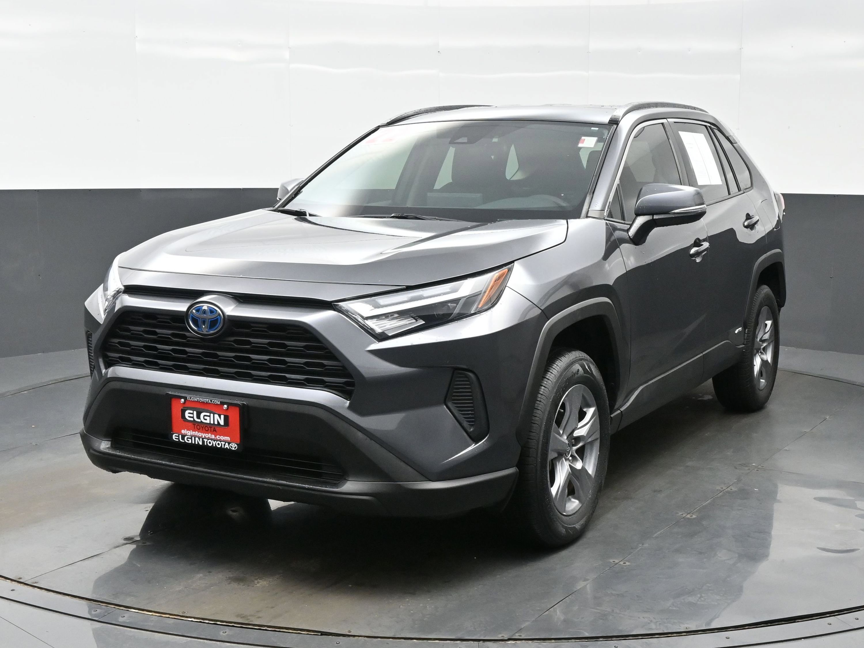 Used 2022 Toyota RAV4 XLE image 2