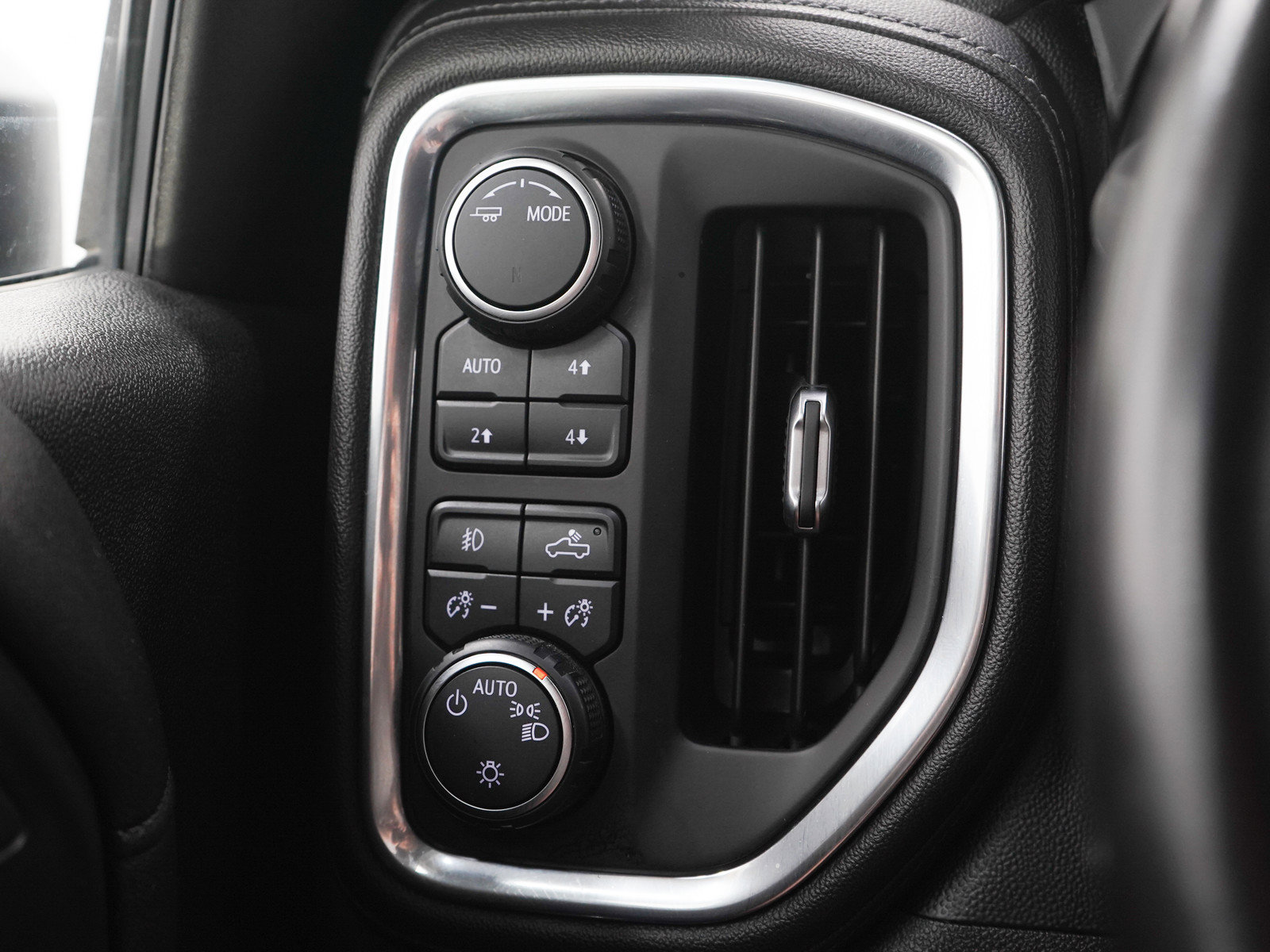 Used 2021 Chevrolet Silverado 1500 RST AWD/4WD image 23
