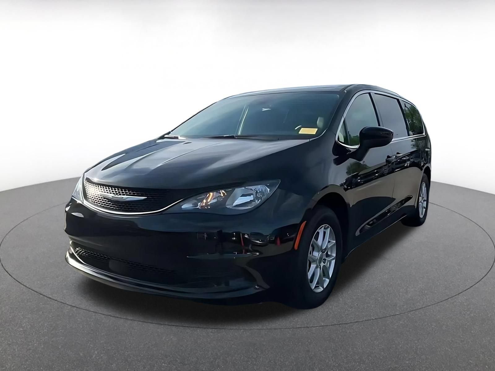 Used 2024 Chrysler Voyager LX FWD image 6