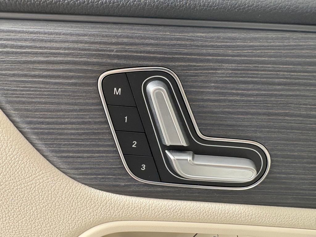 Used 2023 Mercedes-Benz EQB 300 4MATIC image 15