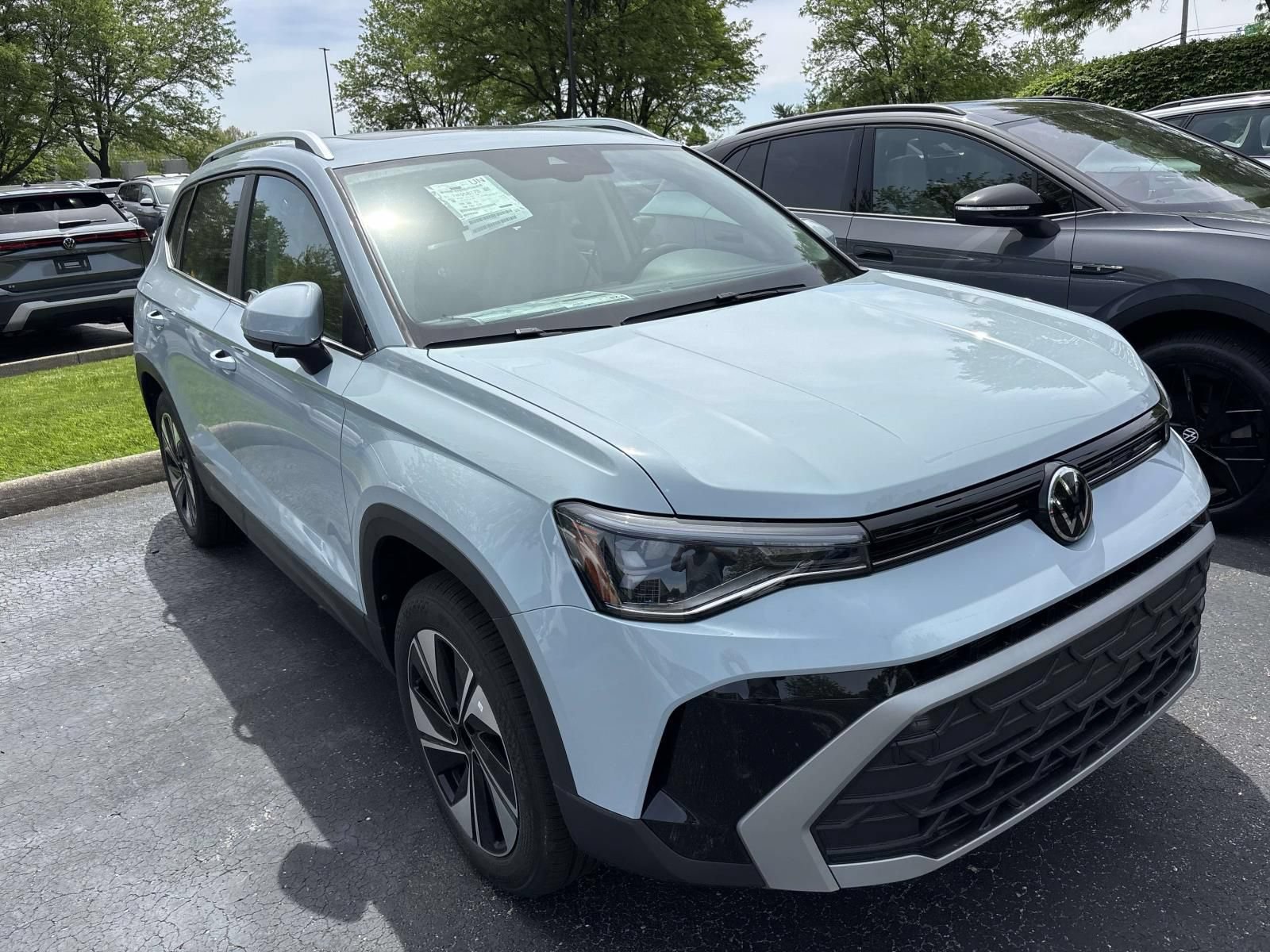 New 2026 Volkswagen Taos SE AWD/4WD image 3