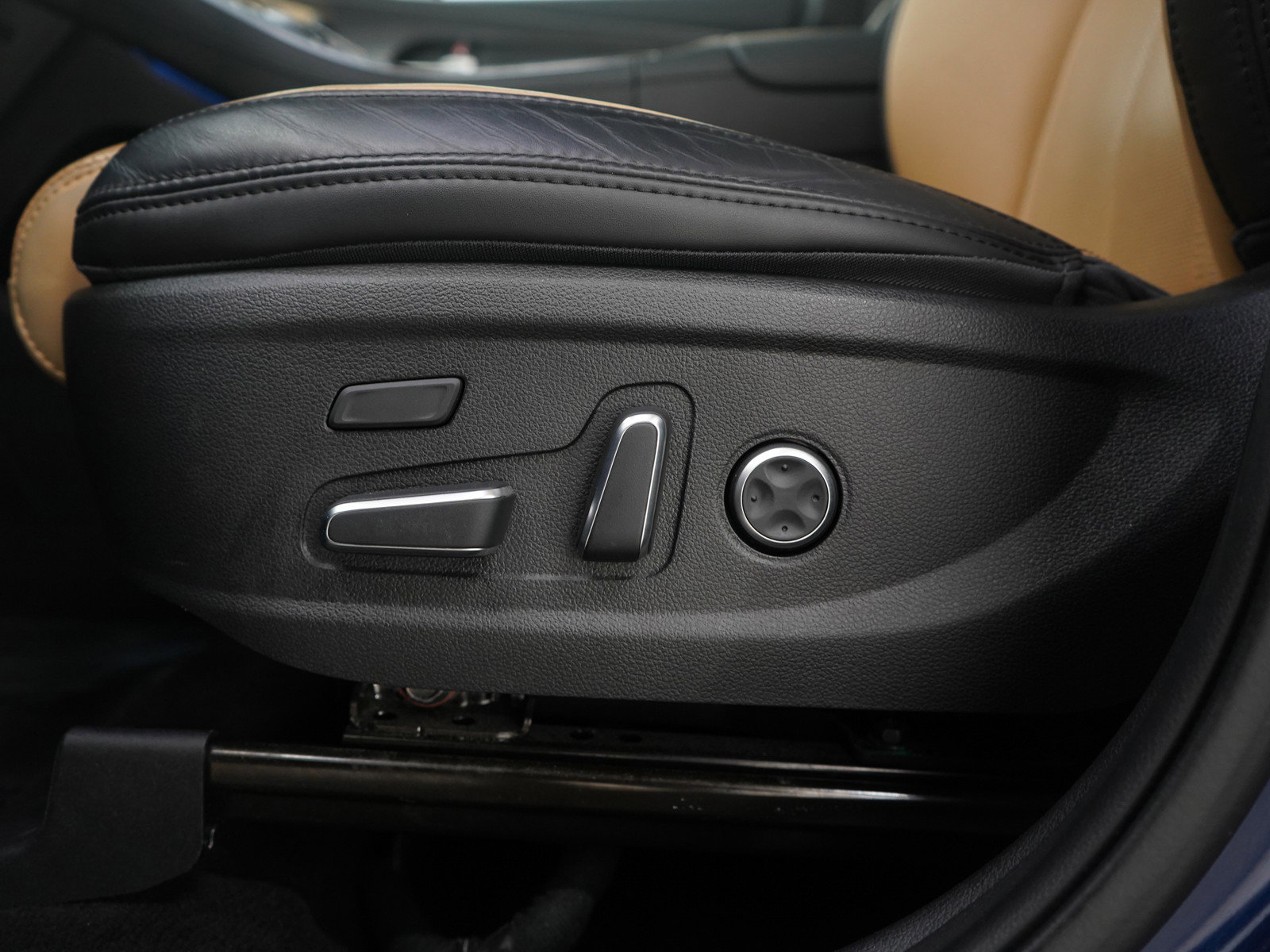 Used 2021 Hyundai Santa Fe Calligraphy image 23