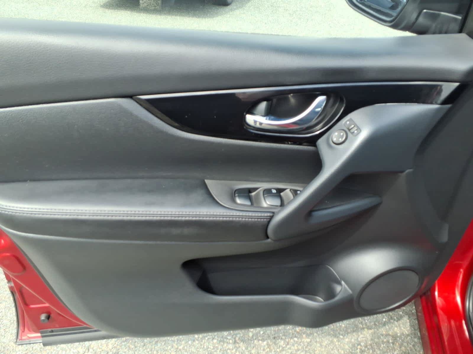 Certified 2021 Nissan Rogue Sport SV AWD/4WD image 16
