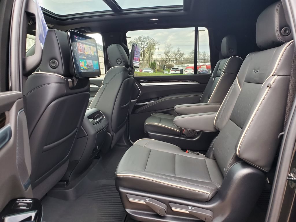 Certified 2025 Cadillac Escalade ESV Premium Luxury w/ Touring Package AWD/4WD image 41