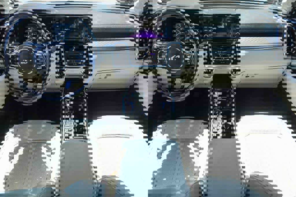 Certified 2023 Kia Sorento SX FWD image 11