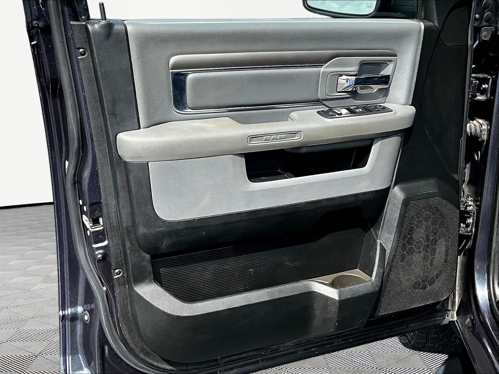 Used 2020 RAM 1500 Classic SLT AWD/4WD image 18