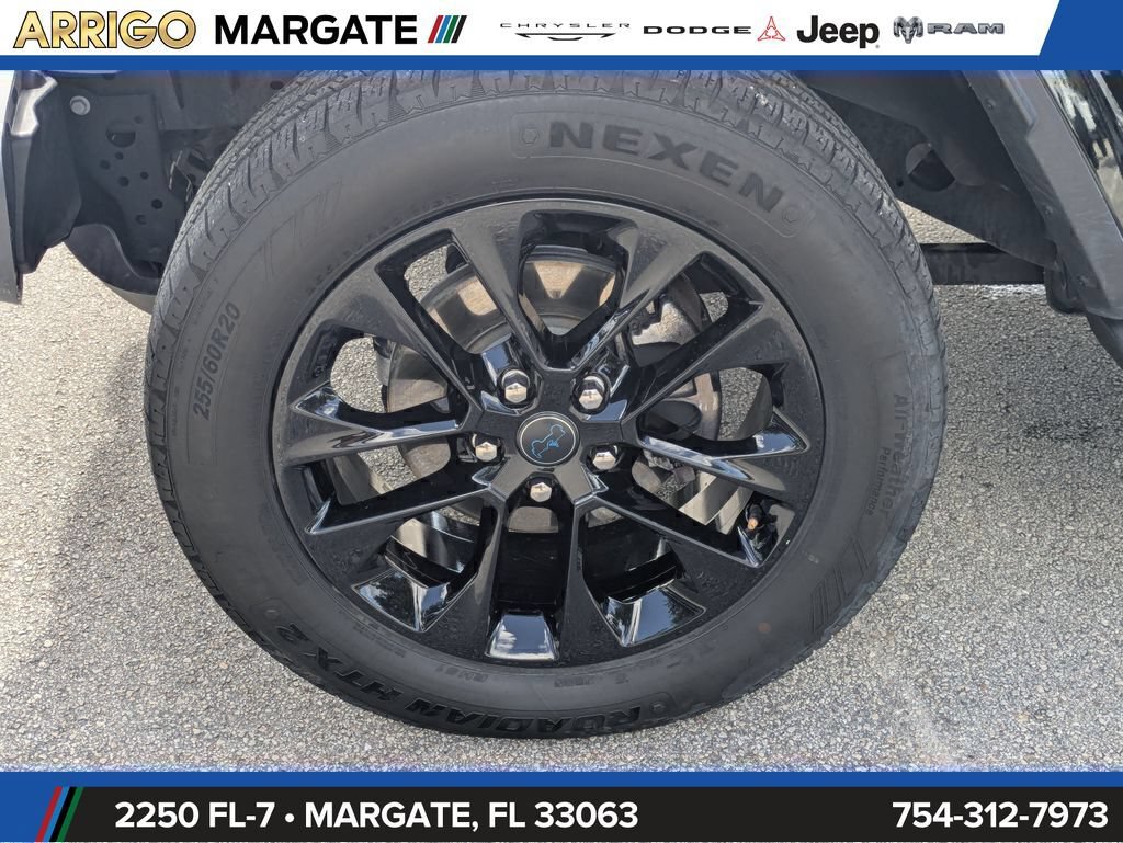 Used 2025 Jeep Wrangler Unlimited Sahara AWD/4WD image 11