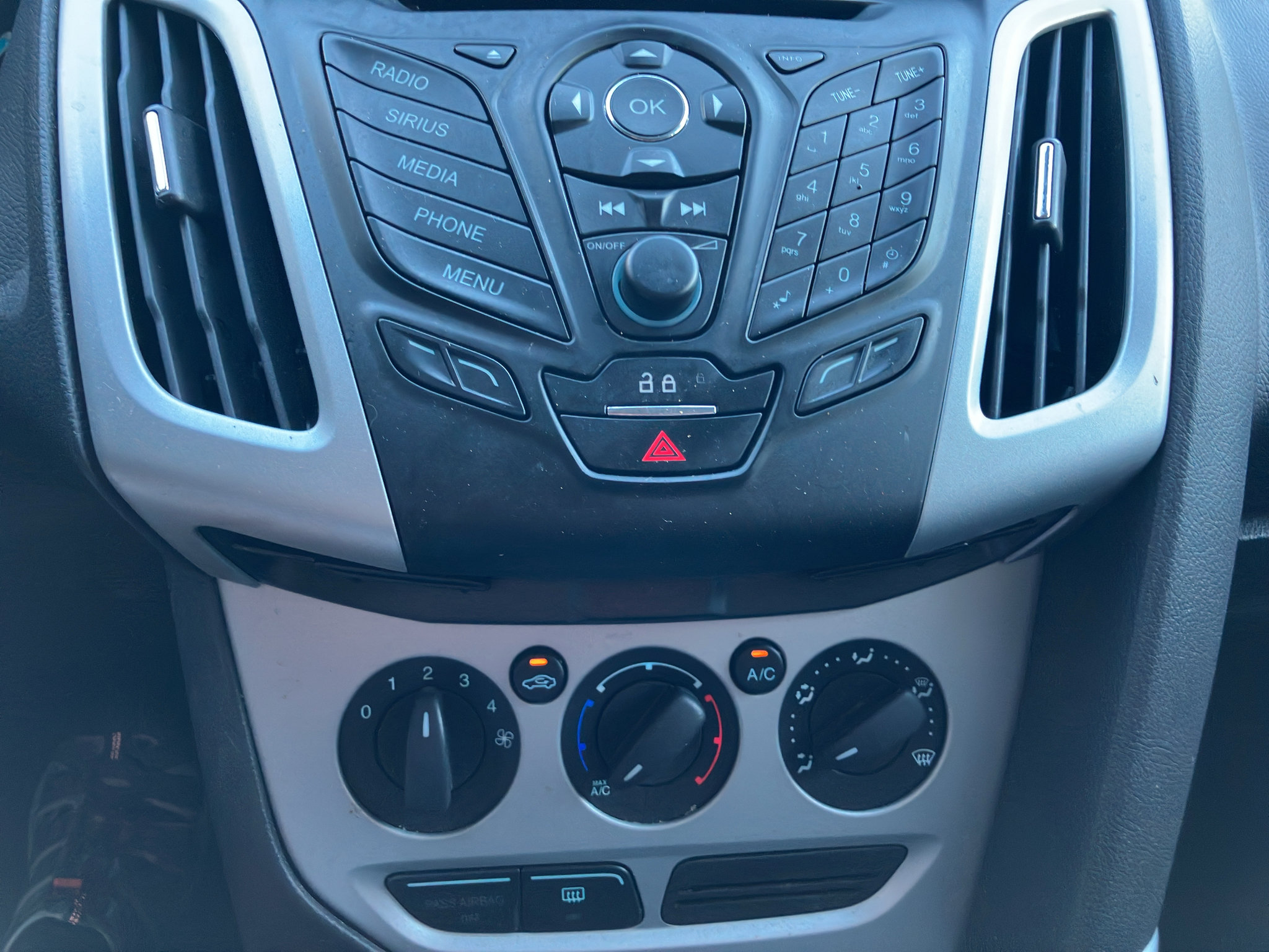Used 2014 Ford Focus SE w/ Equipment Group 201A FWD image 13