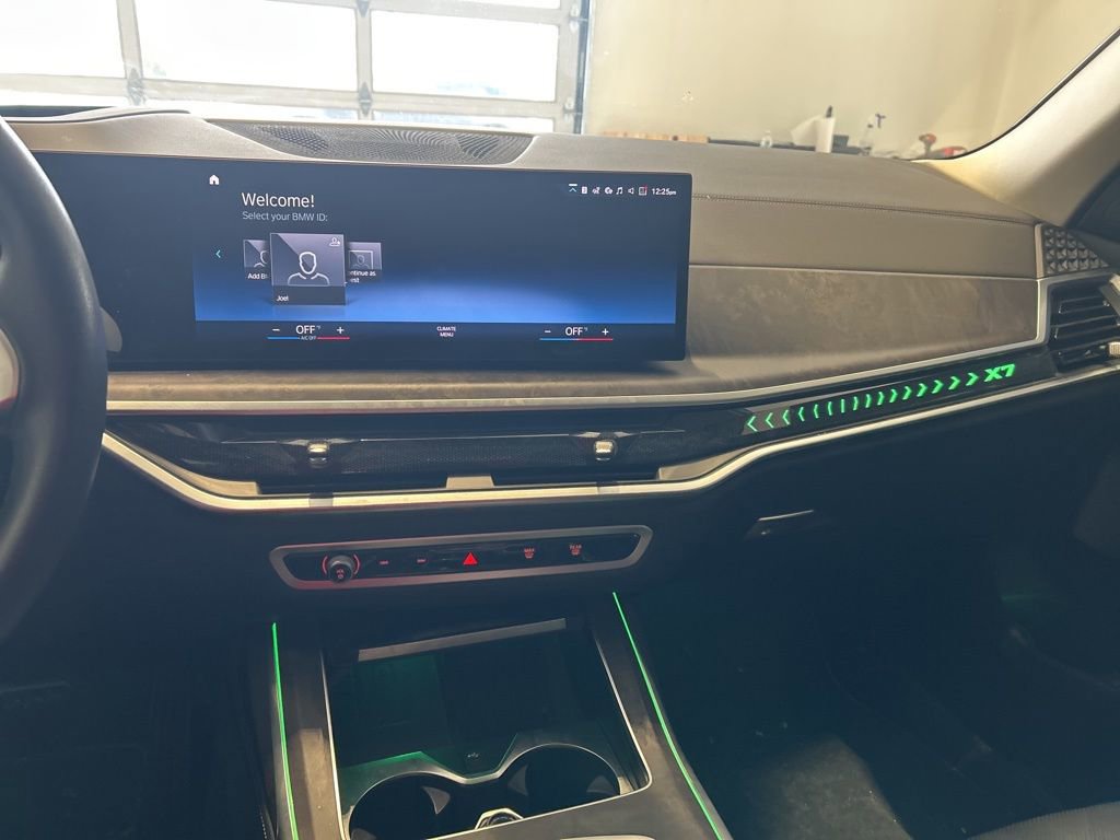 Used 2023 BMW X7 xDrive40i w/ Parking Assistance Package image 7