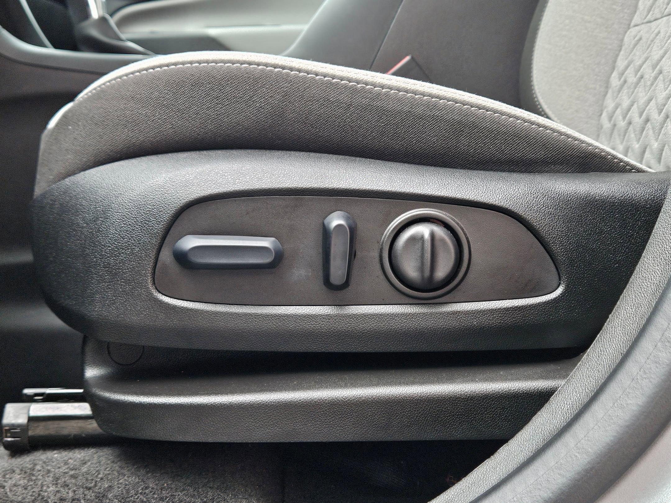 Used 2023 Chevrolet Equinox LT w/ Driver Convenience Package image 20