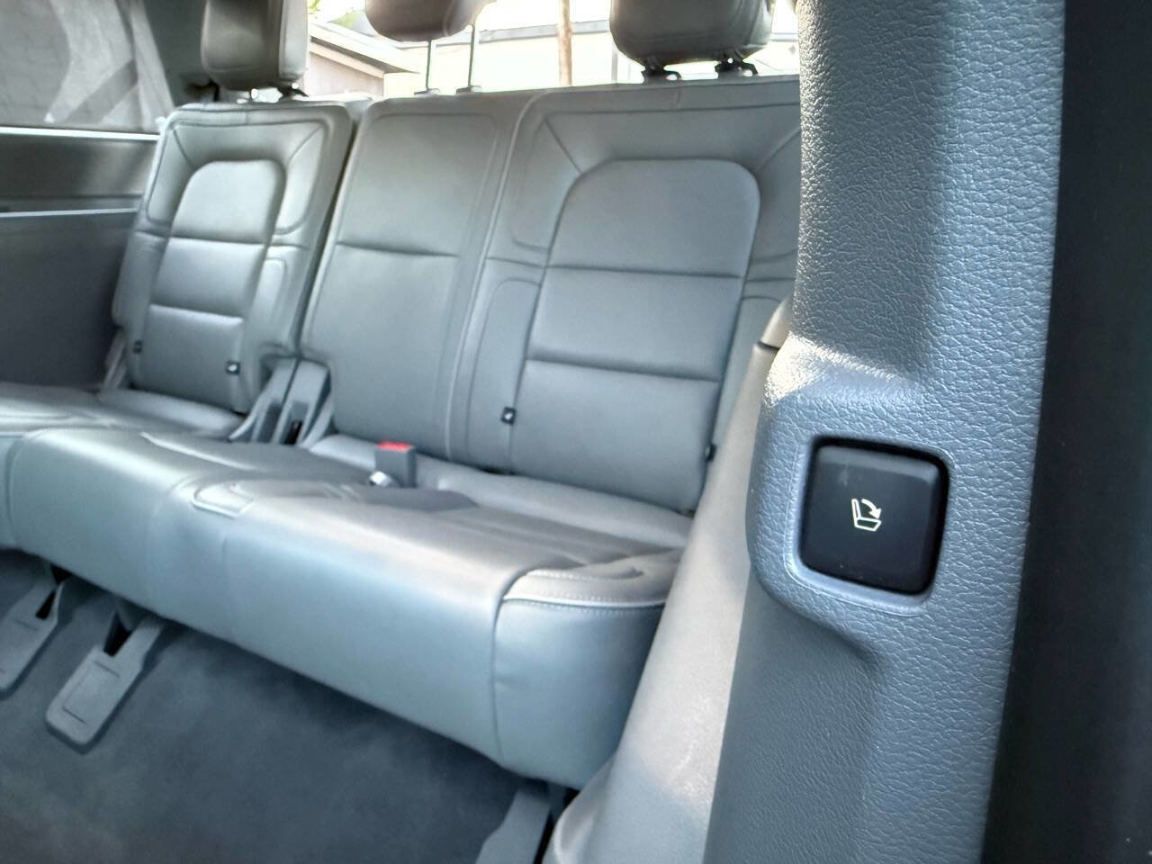 Used 2018 Lincoln Navigator Reserve AWD/4WD image 33