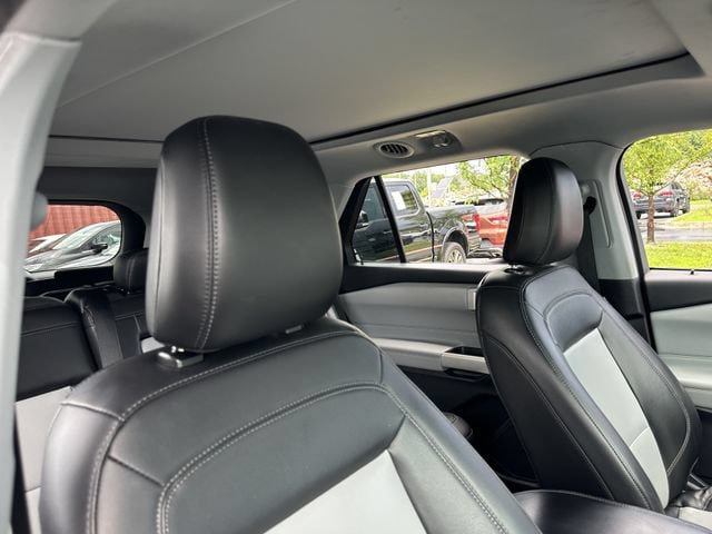 Used 2022 Ford Explorer XLT w/ Equipment Group 202A RWD image 31