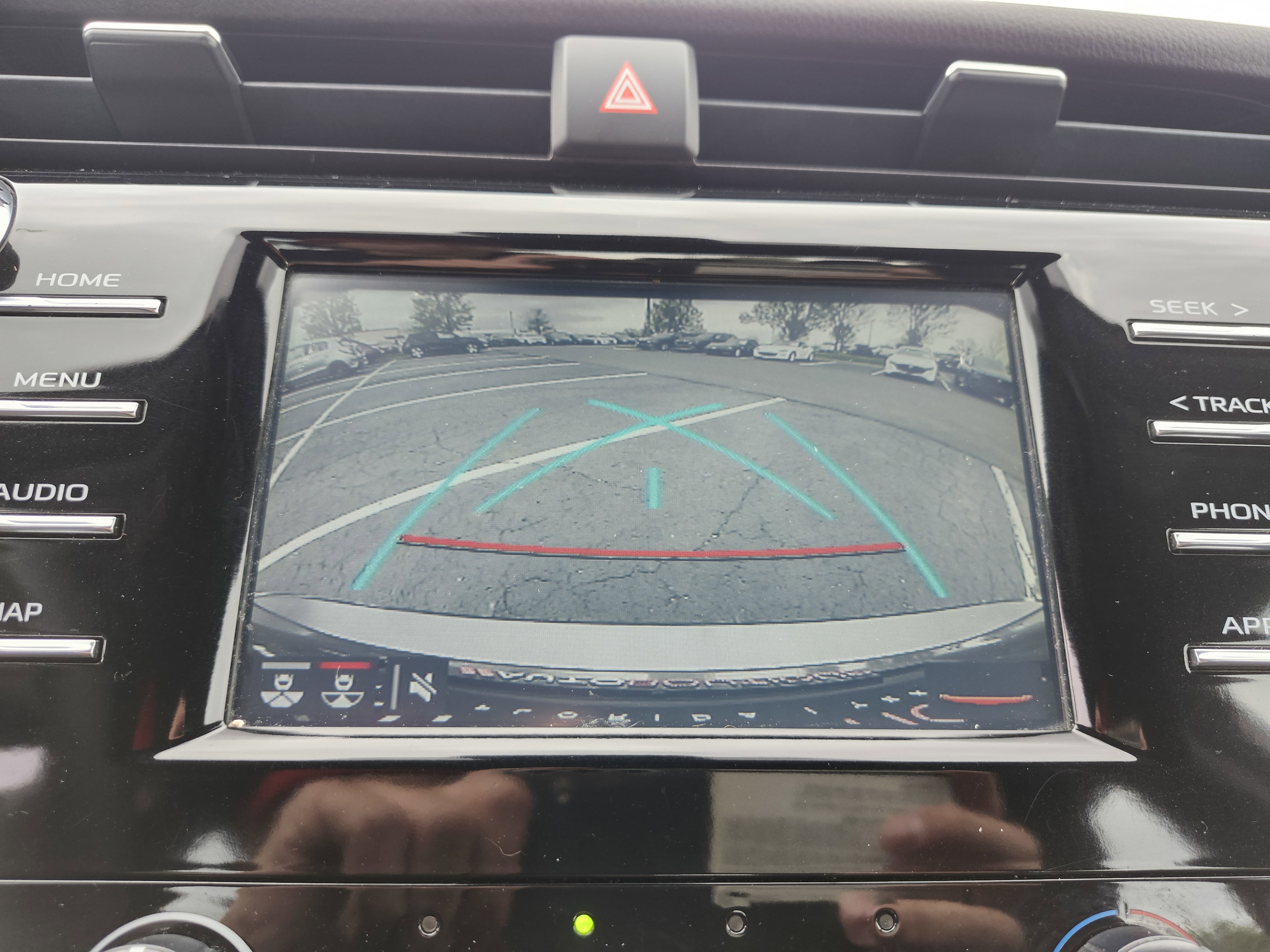 Used 2019 Toyota Camry LE w/ Convenience Package image 2