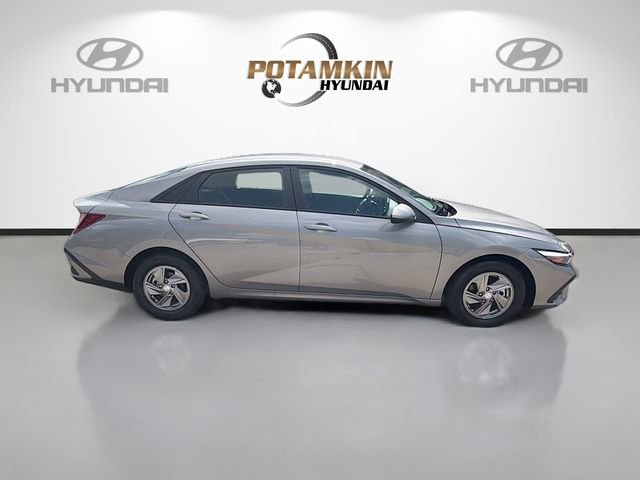 New 2026 Hyundai Elantra SE w/ Cargo Package FWD image 4