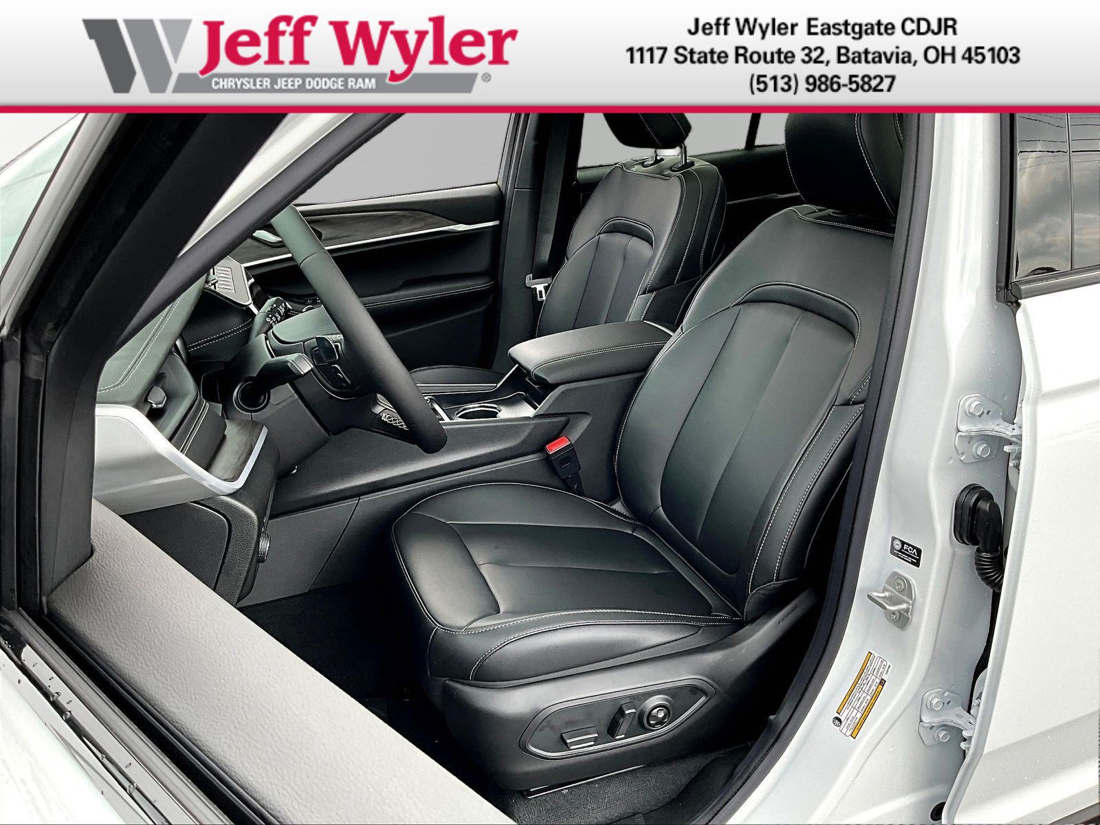 New 2026 Jeep Grand Cherokee Limited w/ Limited Altitude Package AWD/4WD image 17